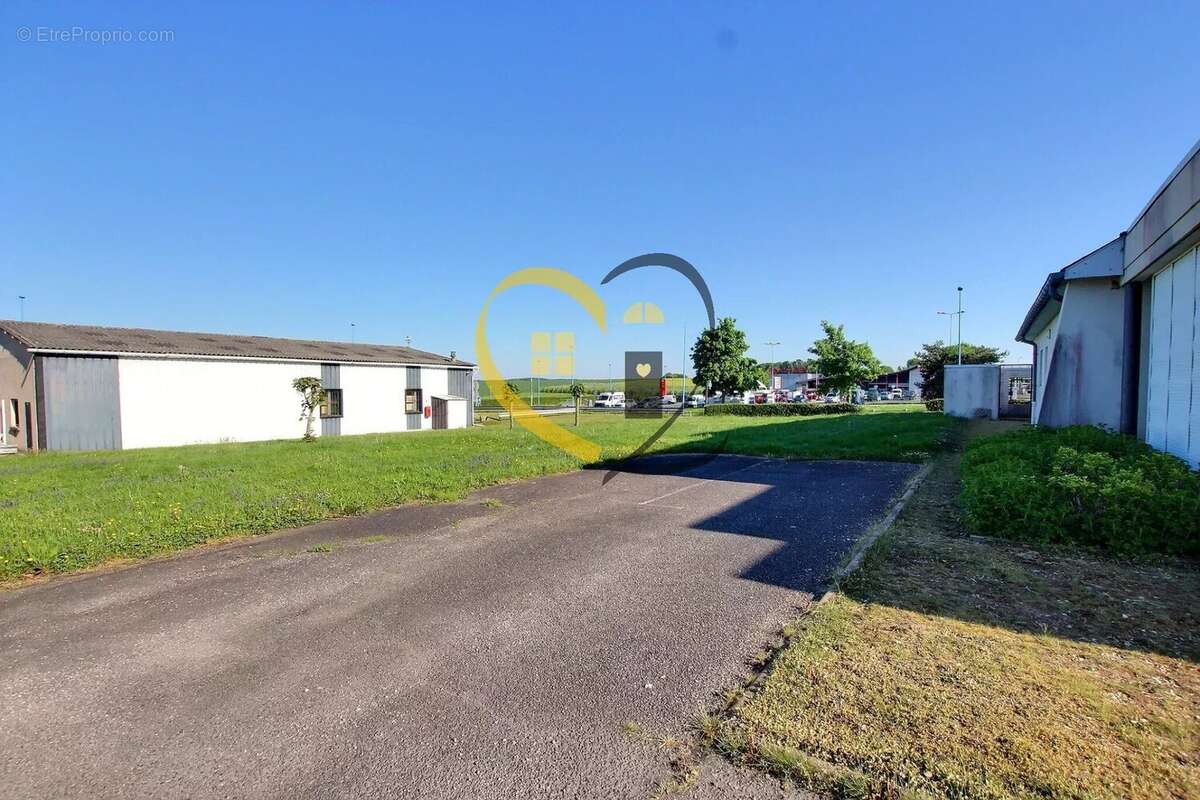 Commerce à SAINT-MARTIN-D&#039;AUXIGNY