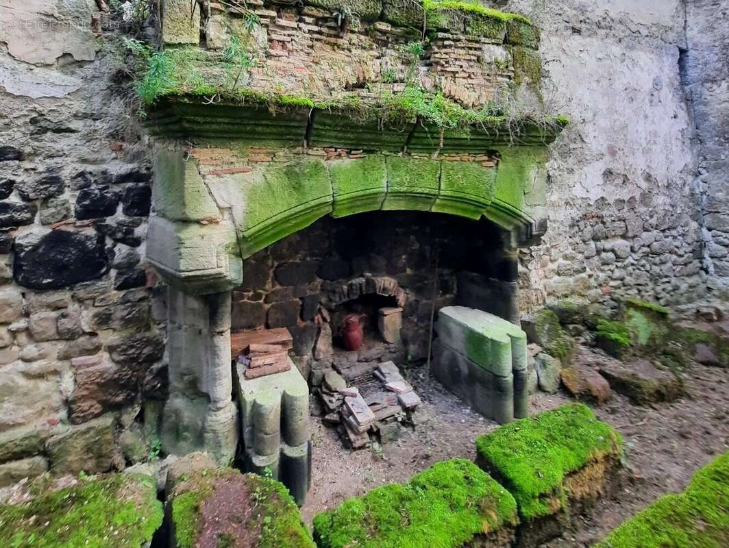 Ruines d'un château du 13ème siècle au cœur d'une bastide - photo 3
