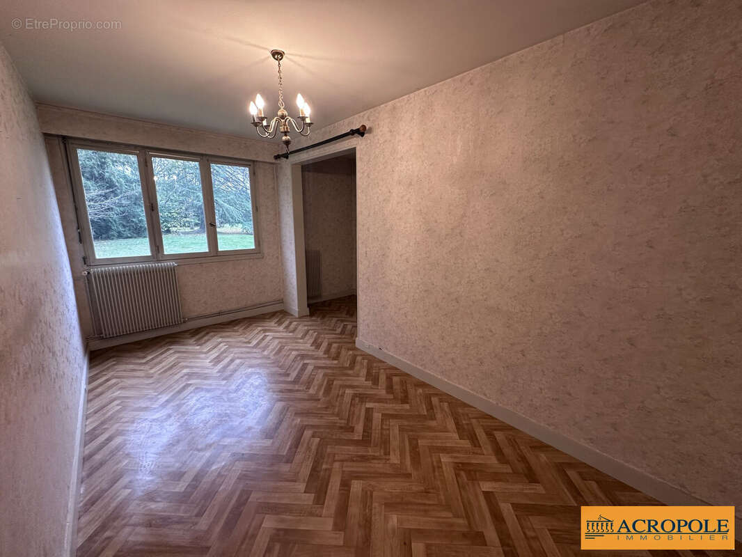 Chambre 1 avec dress - Appartement à GIEN