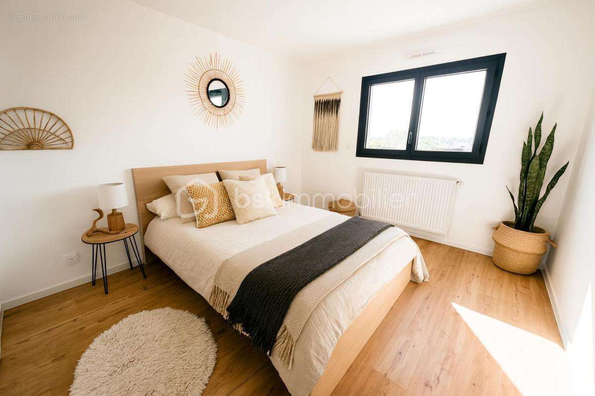 Maison à MONTREUIL-LE-GAST