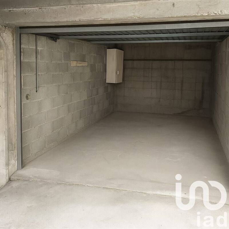 Photo 1 - Parking à ANNEMASSE