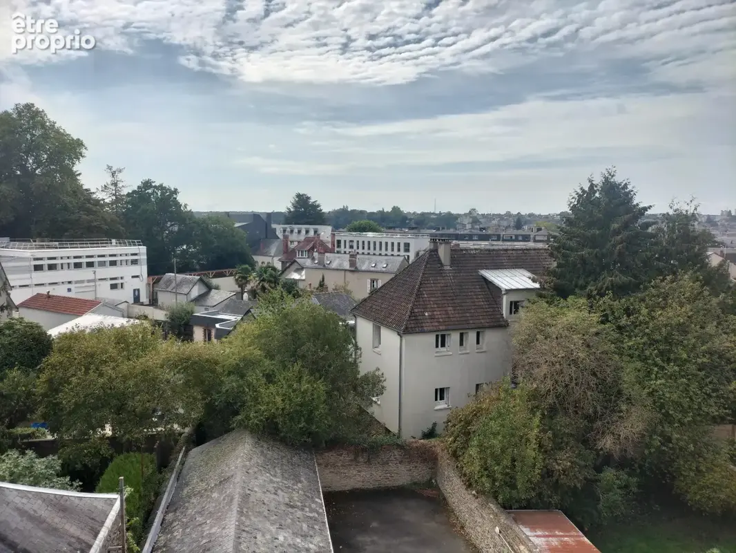 LAVAL Gare, bel appartement d'environ 55m2 au dernier étage avec ascenseur - photo 7
