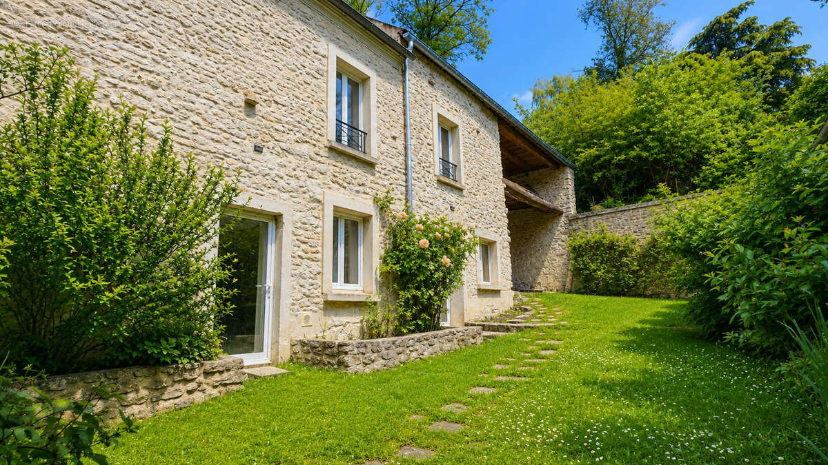 Maison à MEZIERES-SUR-SEINE