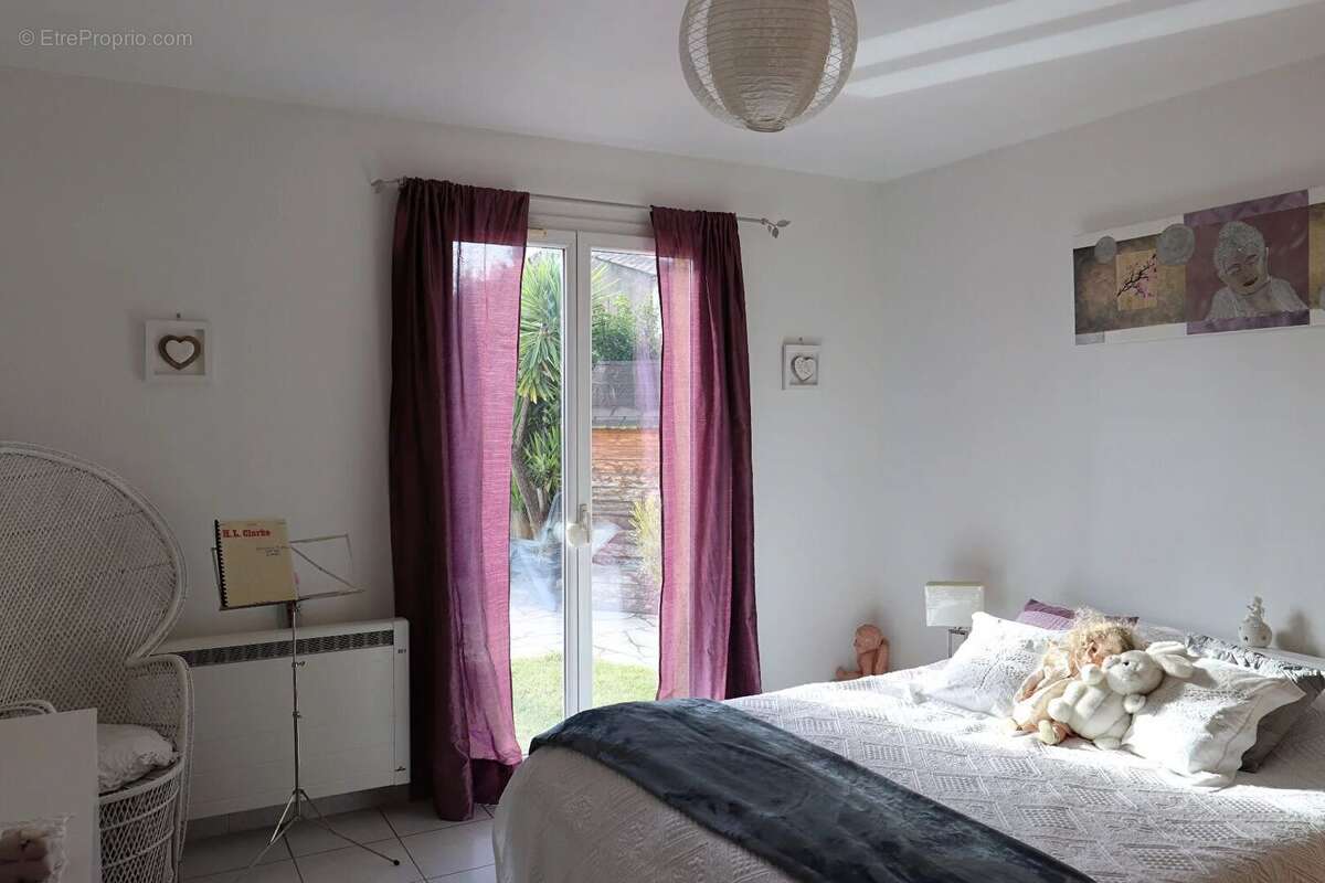 Maison à SAINT-CYR-SUR-MER