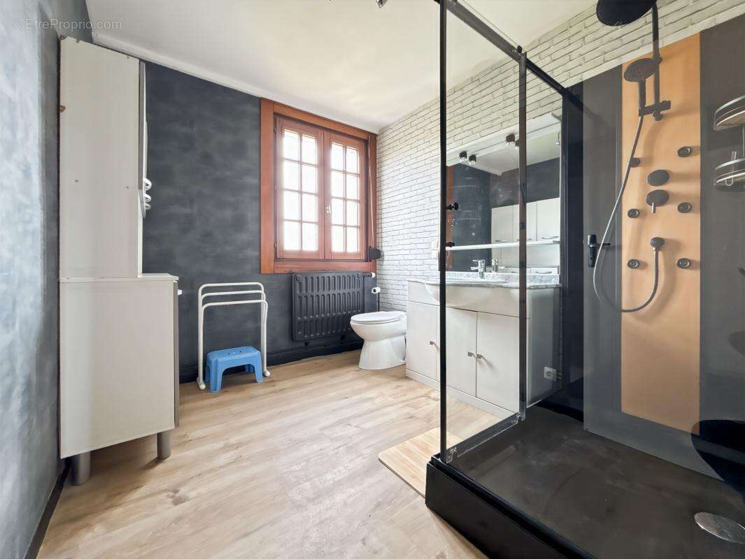 Maison à SAINT-JEAN-DE-BRAYE