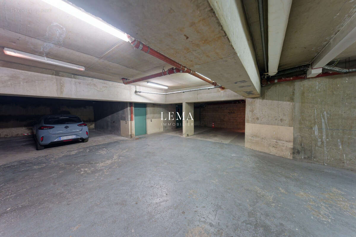 Parking à NEUILLY-SUR-SEINE