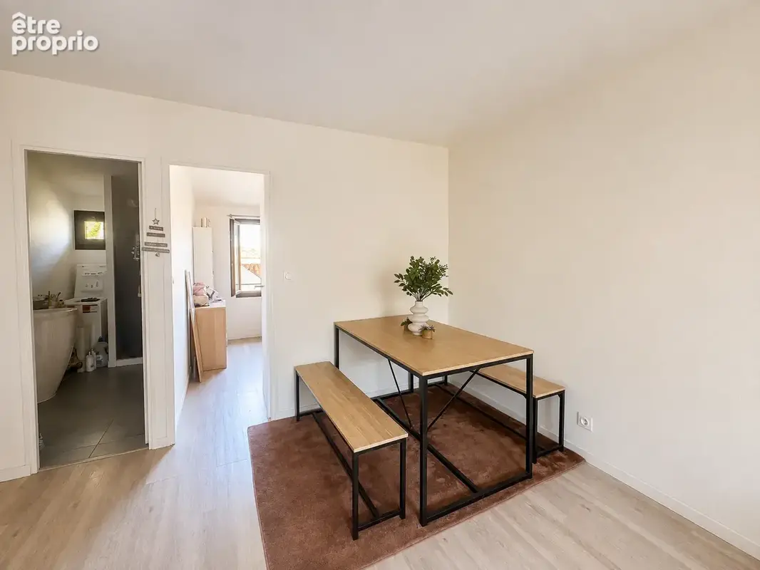 Immeuble à vendre - 3 appartements et 1 grande cave loués - photo 2