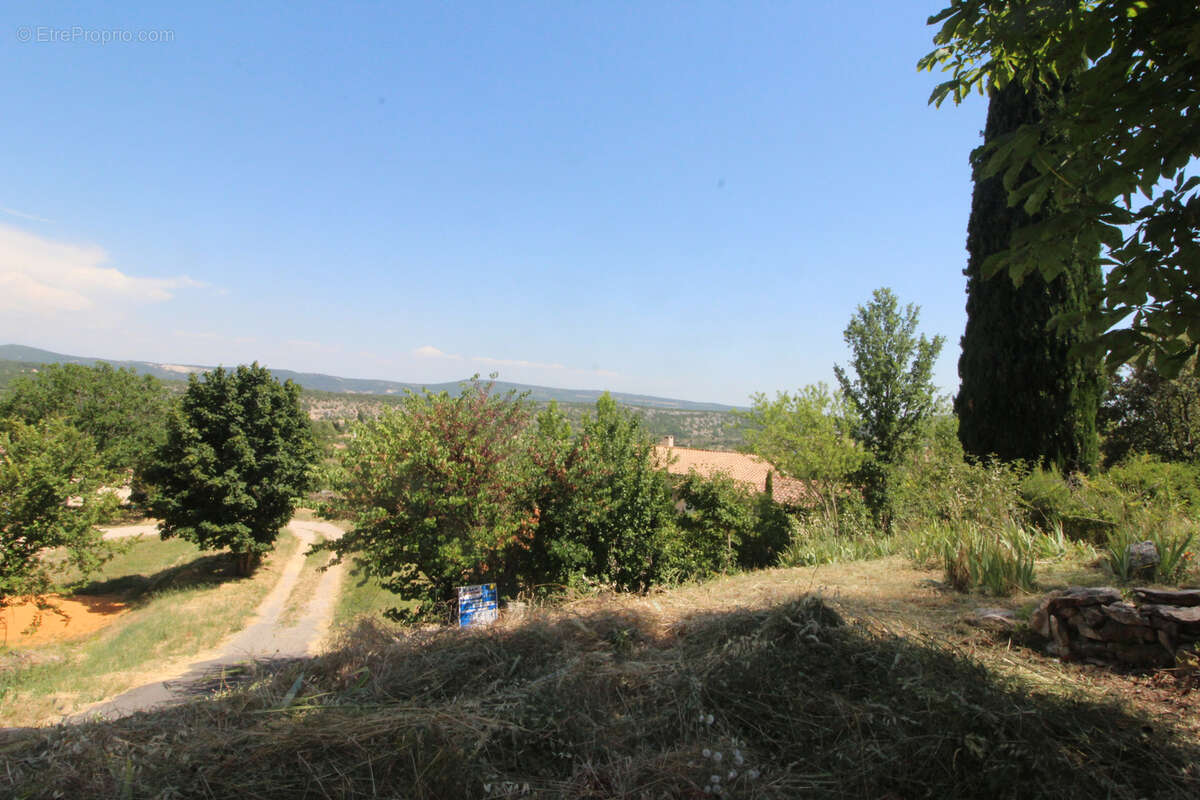 Prohe du village de Simiane la Rotonde, maison avec terrain et belle vue dégagée - photo 2