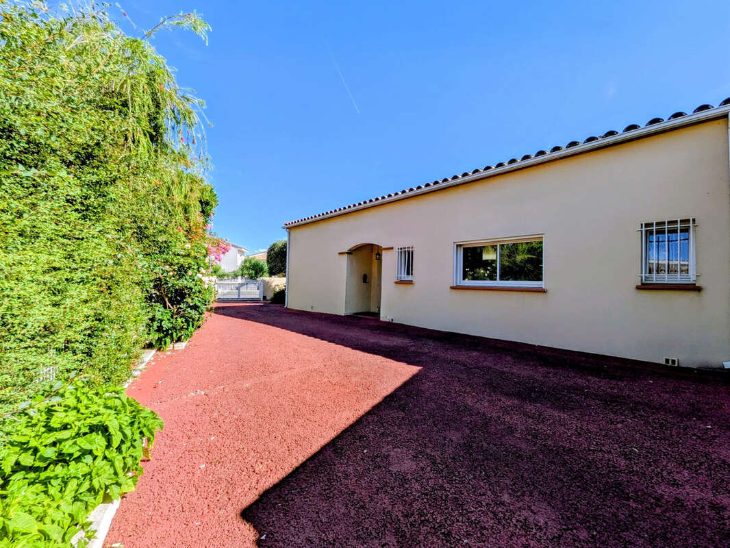 Maison à VILLENEUVE-DE-LA-RAHO