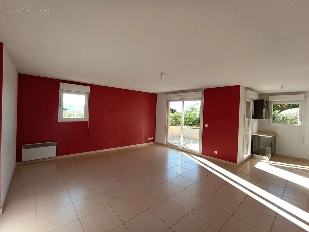 Appartement à SAINT-LAURENT-DU-VAR