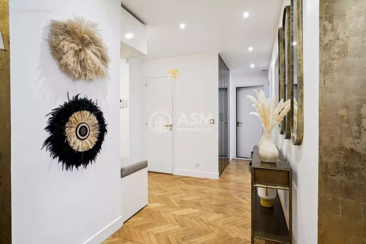 Appartement à COURBEVOIE