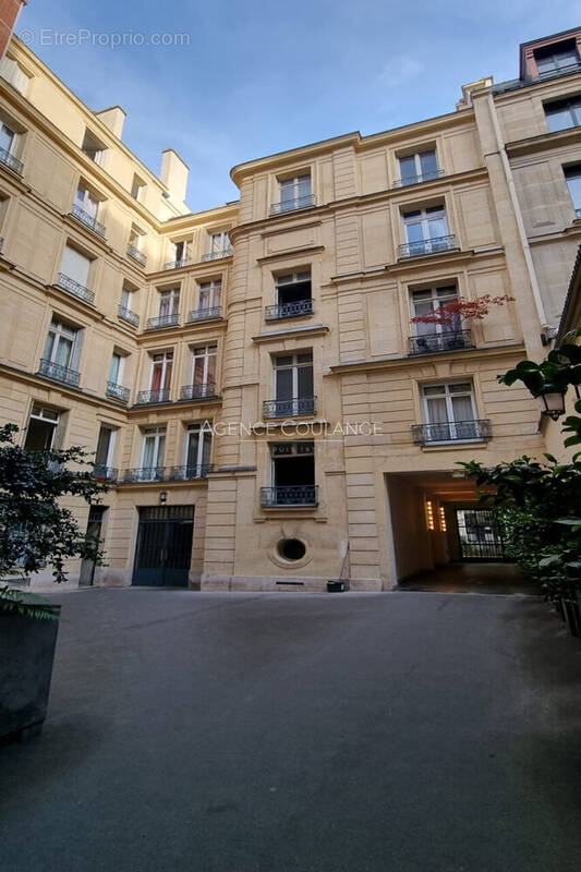 Appartement à PARIS-8E