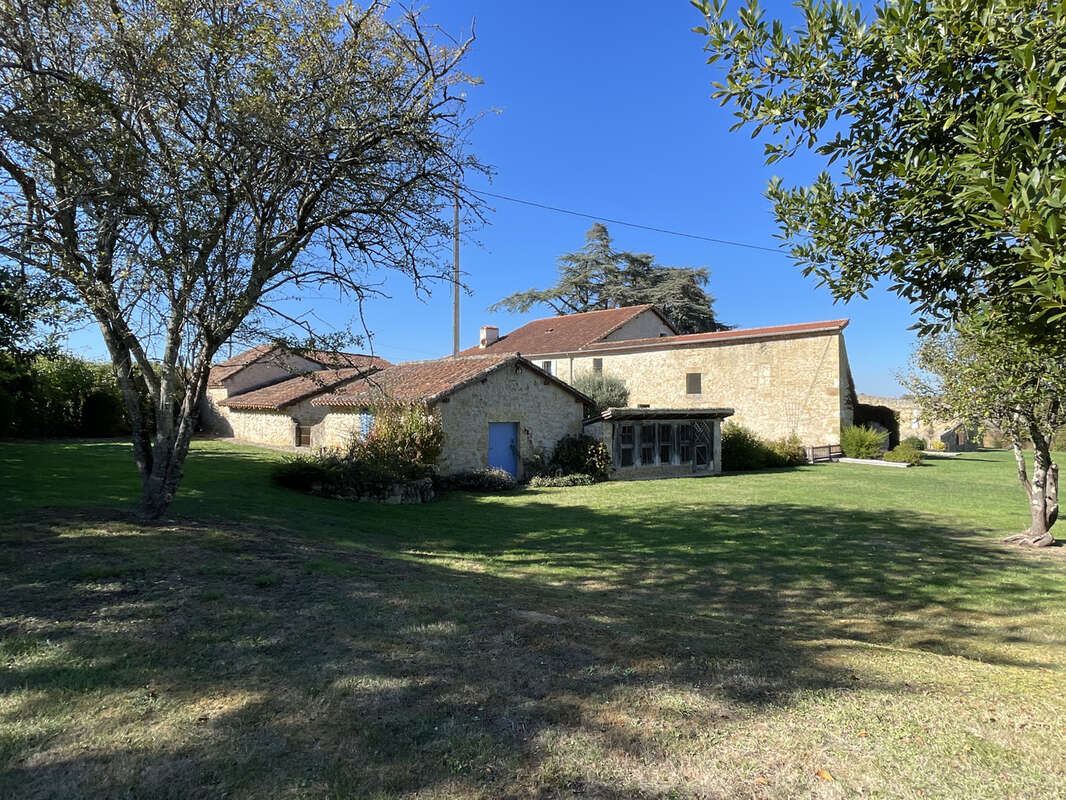 Maison à VIC-FEZENSAC