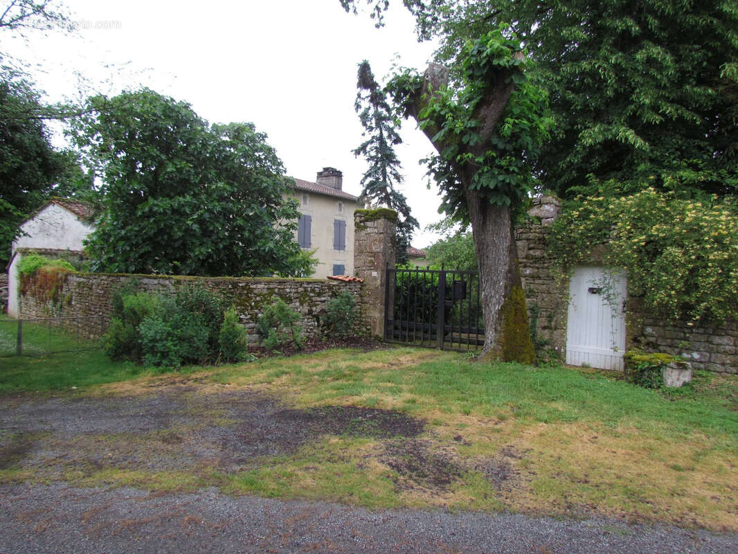 Maison à BERNAC
