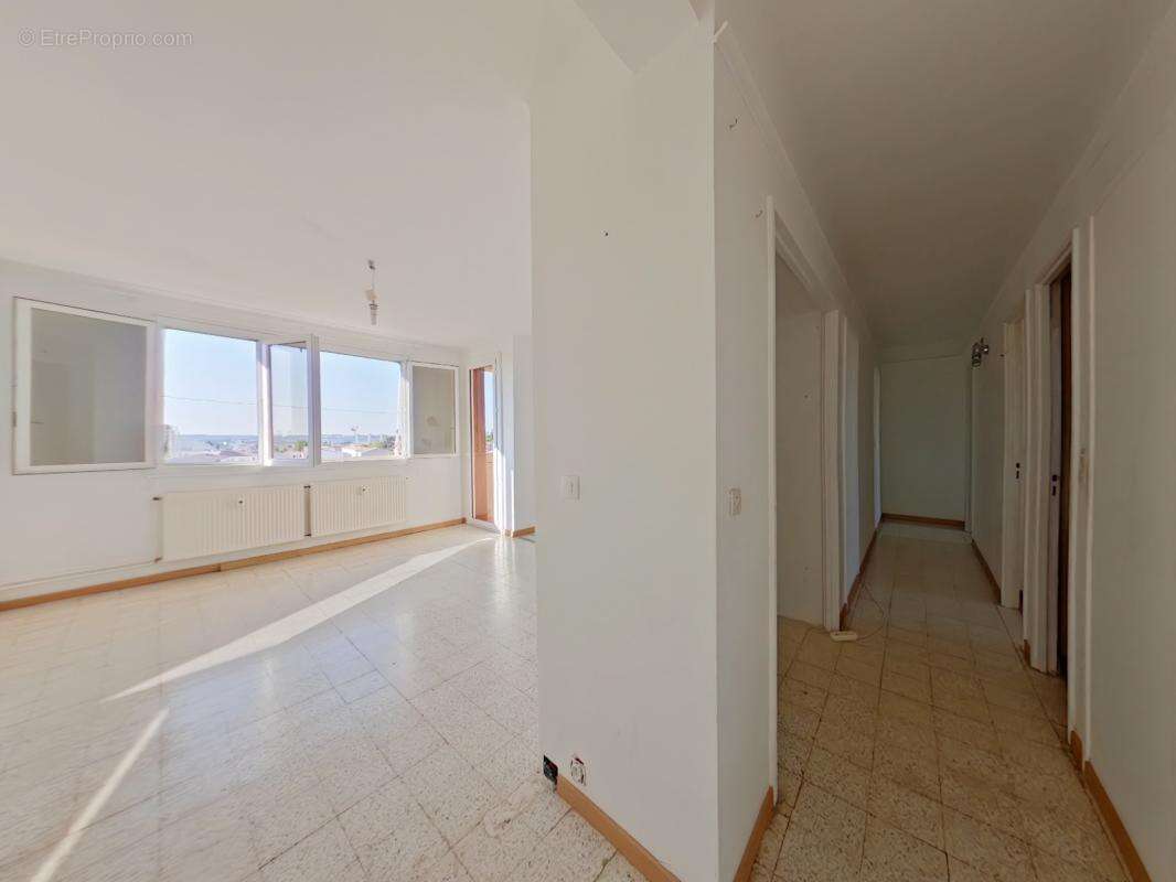 Appartement 82 m² à Nimes  - photo 2