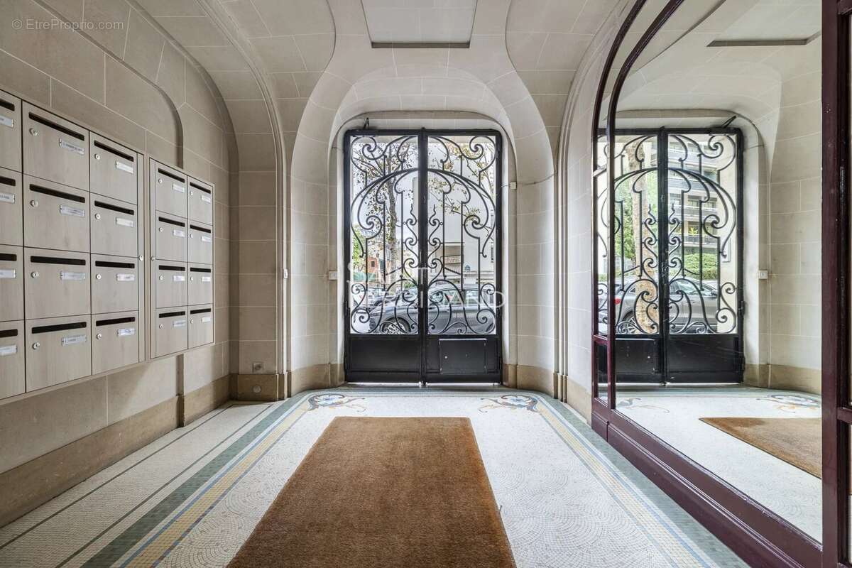 Appartement à PARIS-16E