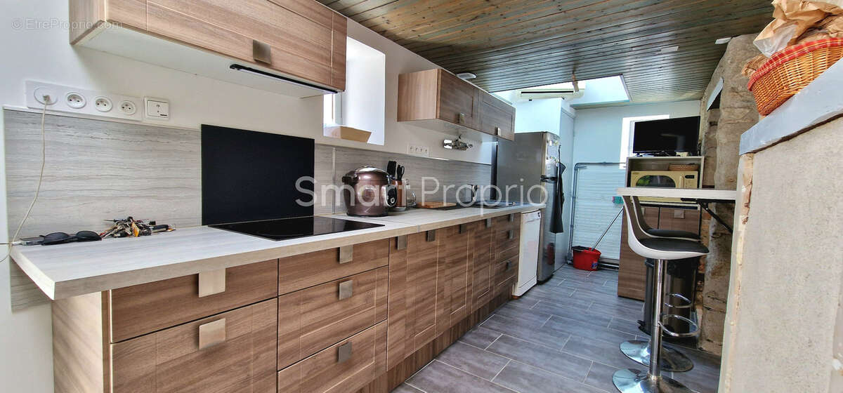 Maison à BECON-LES-GRANITS