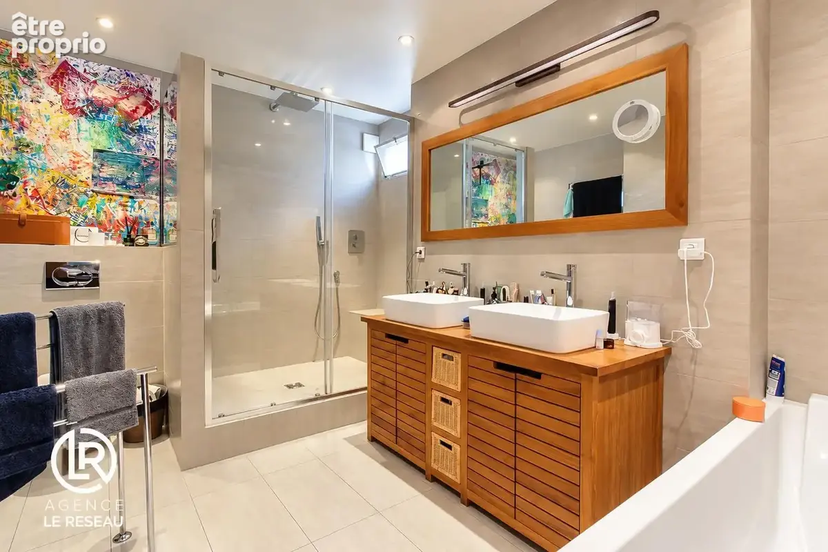 Appartement familial et lumineux en parfait état situé dans le quartier Ternes - photo 6