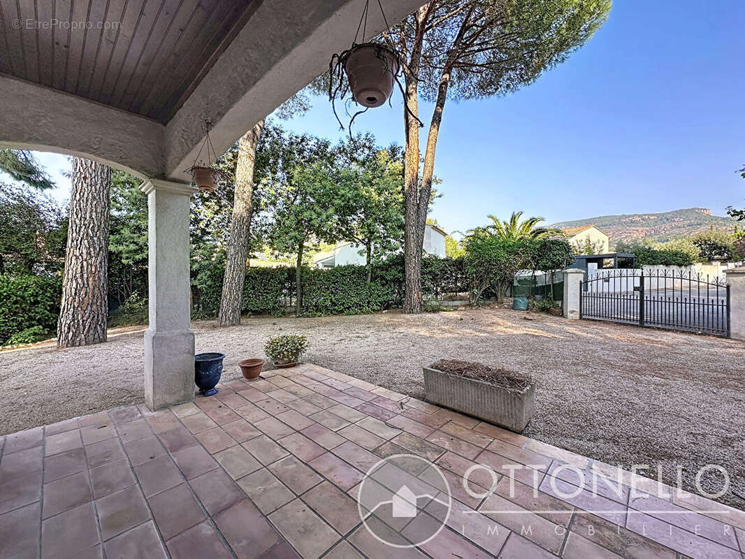 Maison à ROQUEBRUNE-SUR-ARGENS