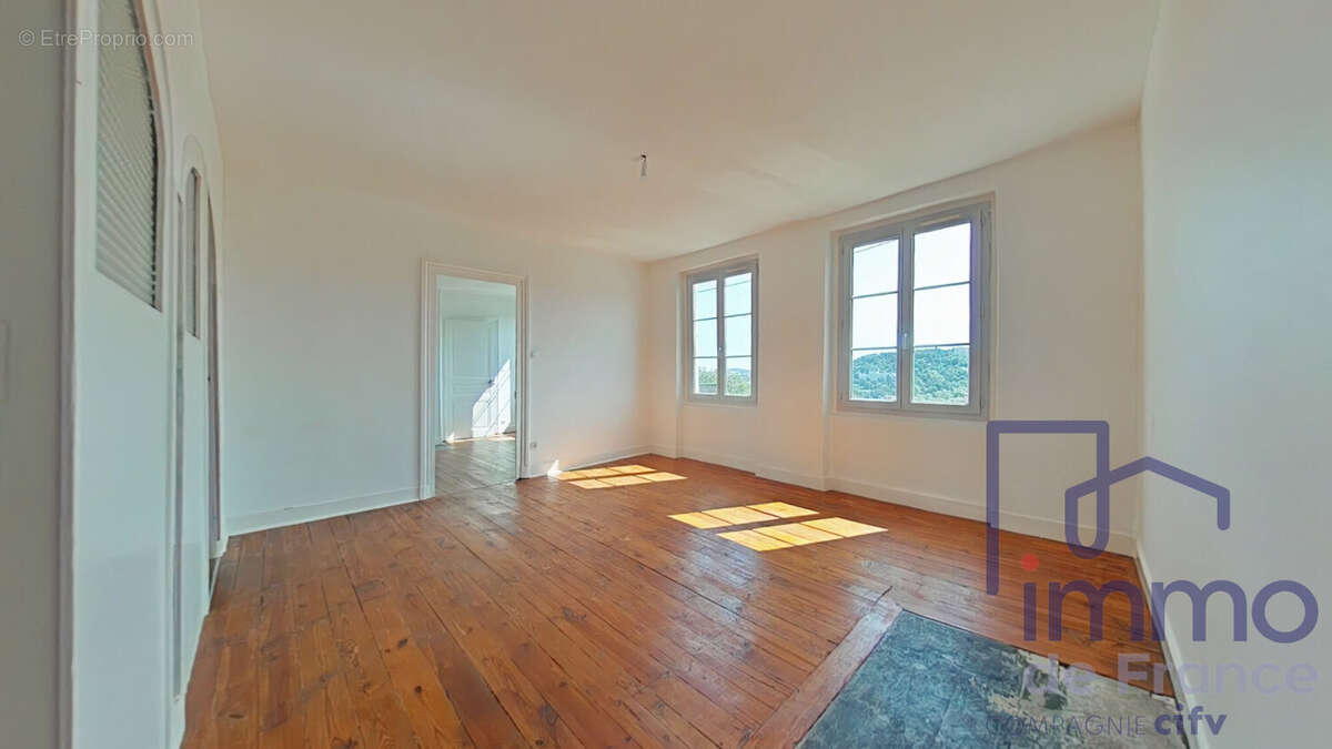 Appartement 59 m² à Saint-Etienne  - photo 2