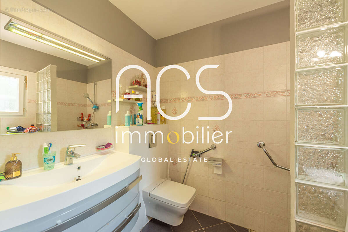 Maison à LES ISSAMBRES