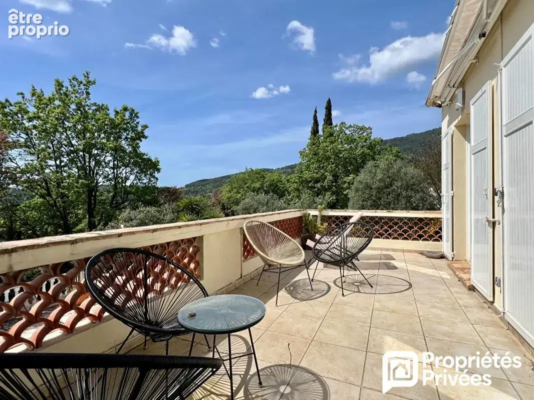 Maison de 4 pièces avec beau jardin, piscine et garage - photo 8