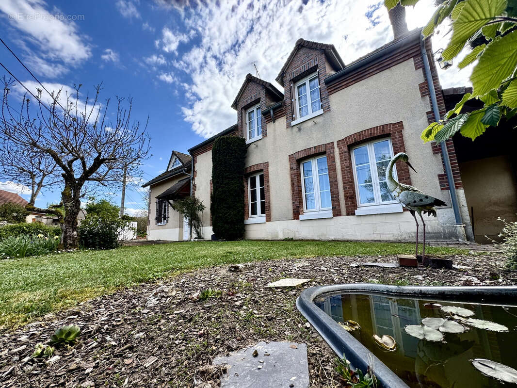 Maison à SAINTE-GENEVIEVE-DES-BOIS