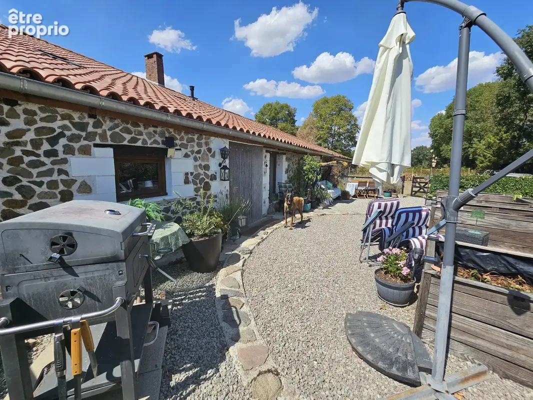 Propriété de caractère avec plus d'un hectare de terrain – Une opportunité de style de vie rare - photo 11