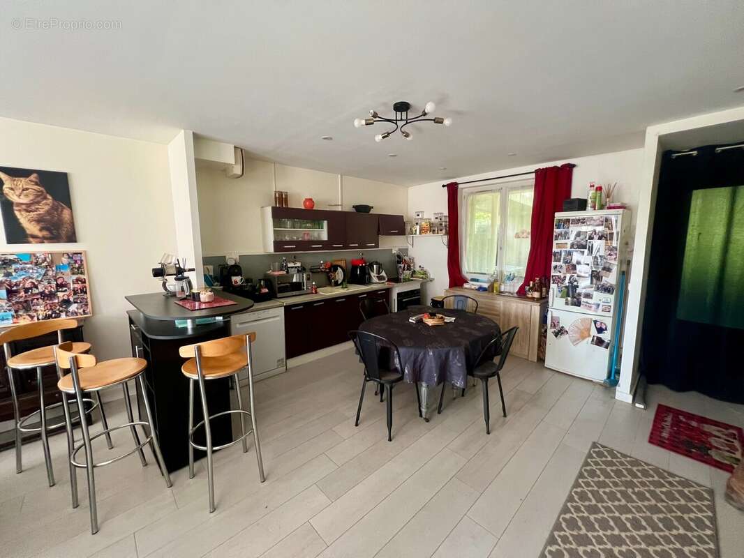 Appartement à SAINT-MAURICE-MONTCOURONNE