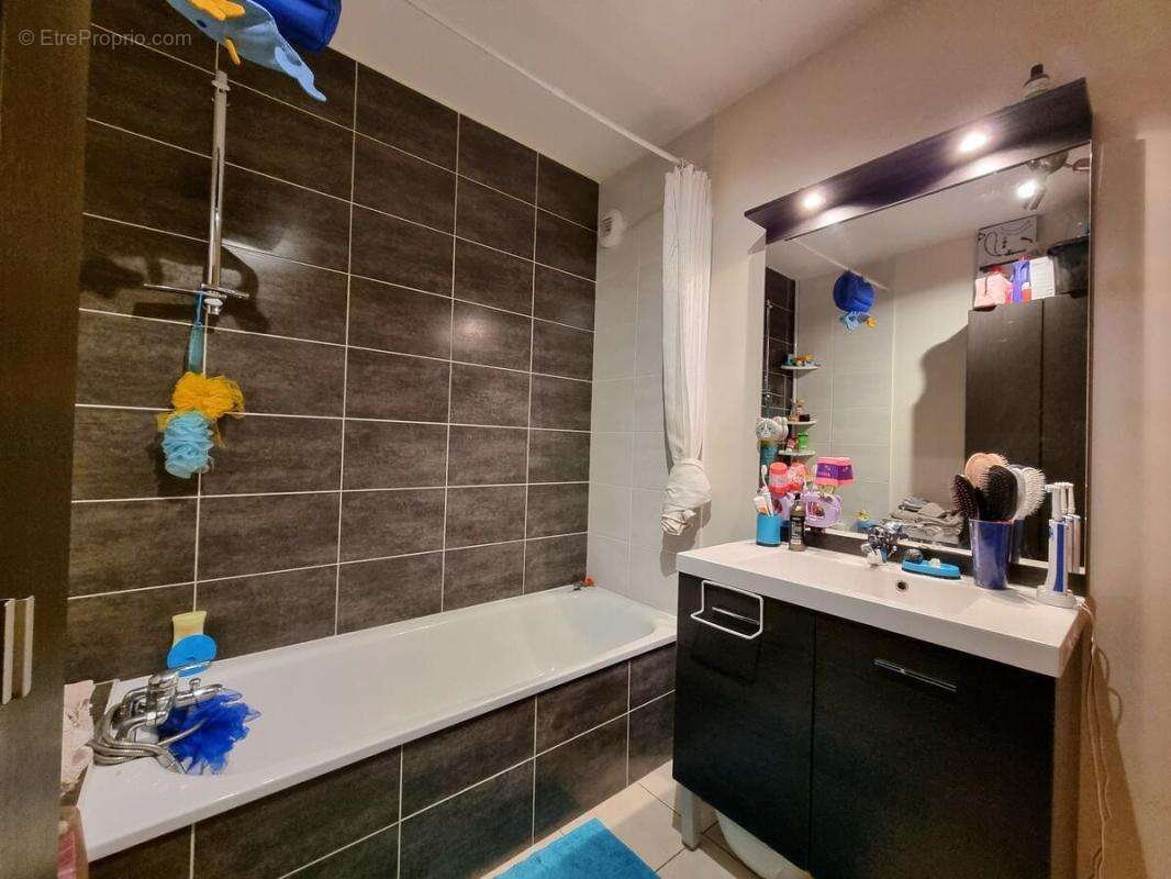 Appartement à DECINES-CHARPIEU