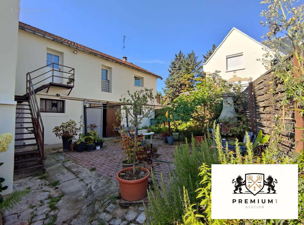 Maison à LE THILLAY