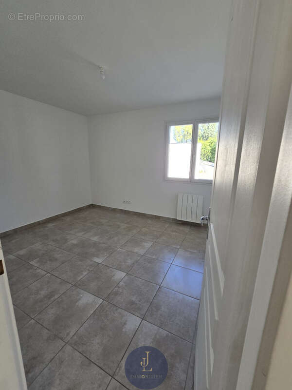 Appartement à COMBAILLAUX