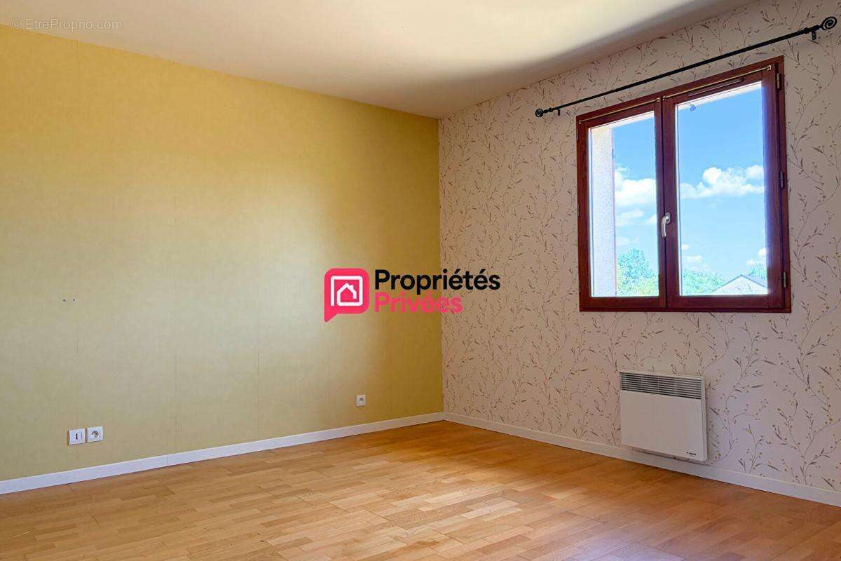 Maison T5 à vendre de 116 m² avec sous-sol complet et combles aménageables à Saint Gervais D'Auvergne 63390 - photo 12