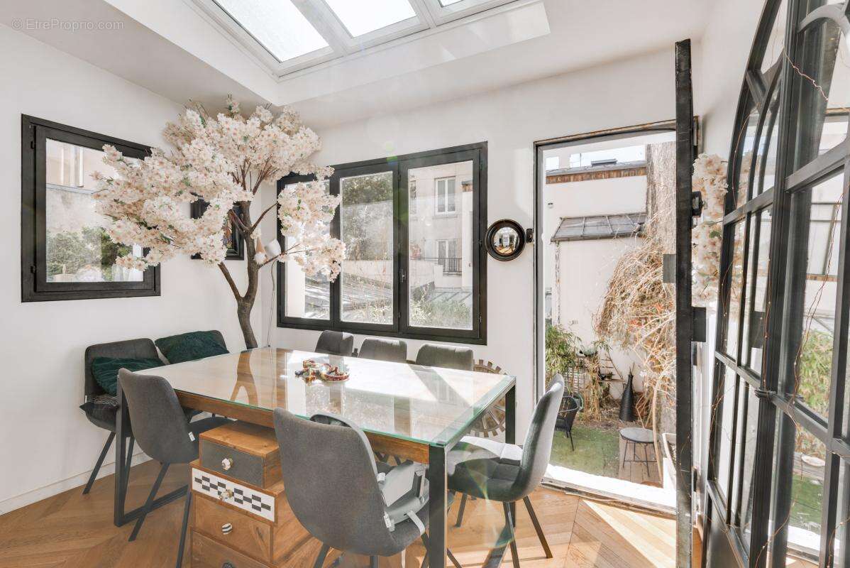 Appartement à PARIS-18E