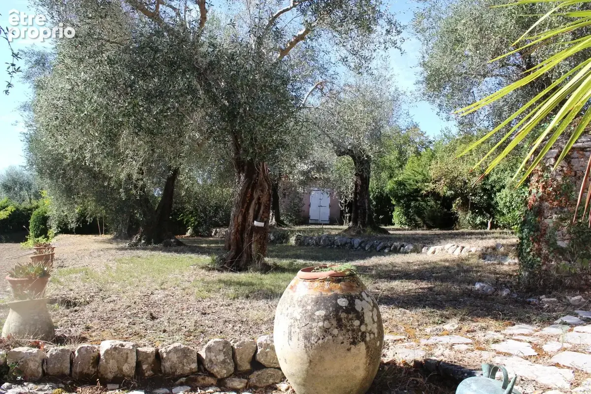 GRASSE St Jacques,  Villa de 5 P sur 1400m2 - photo 5