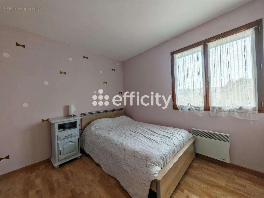 Maison à SAINT-GEOIRE-EN-VALDAINE