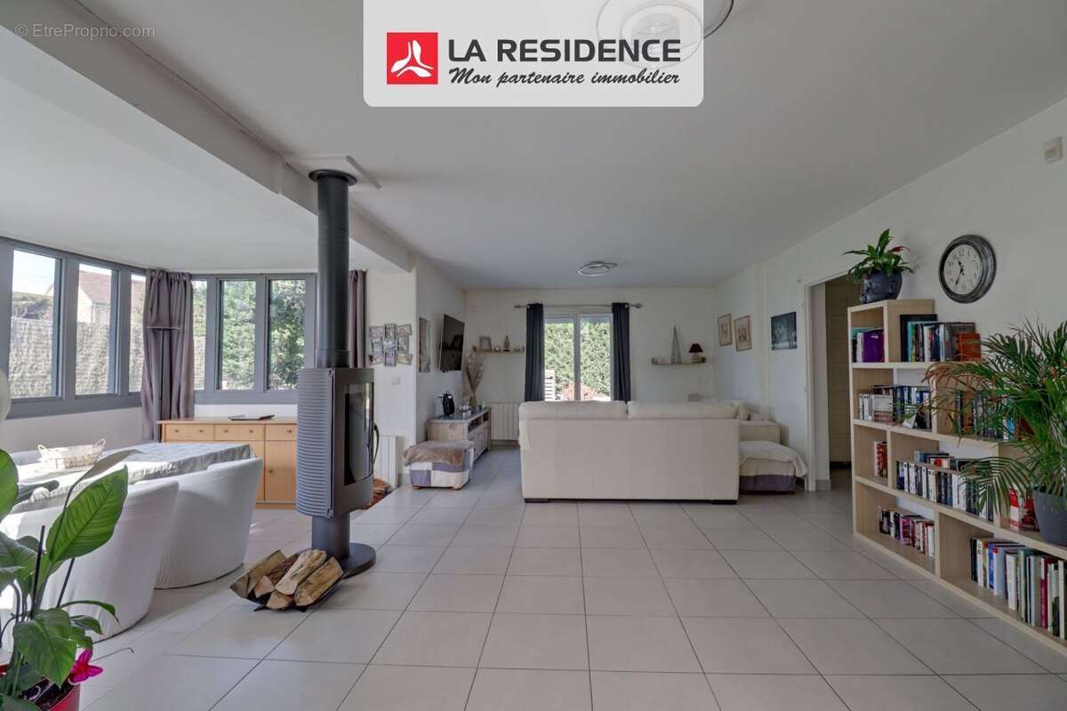 Maison 125 m² à Montfort-L'amaury  - photo 8