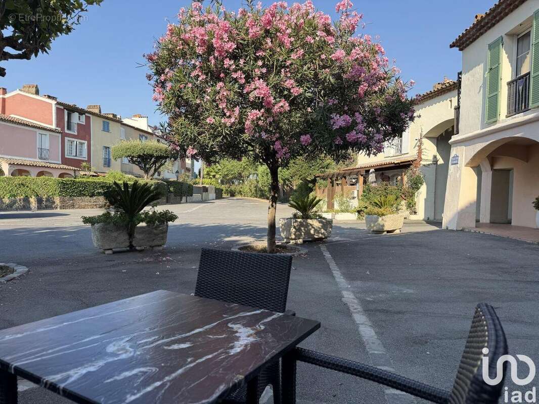 Photo 2 - Commerce à GRIMAUD