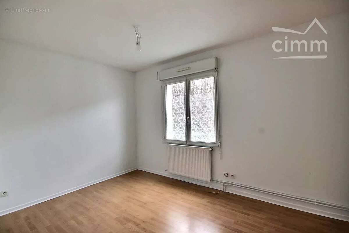 Maison à SAINT-THIBAULT-DES-VIGNES