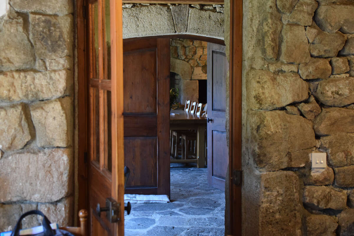 Maison à COUCOURON