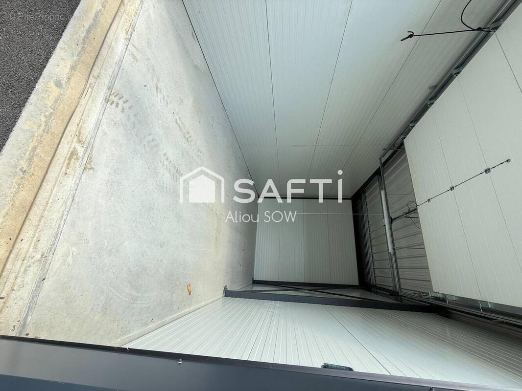 Photo 1 - Parking à AIFFRES