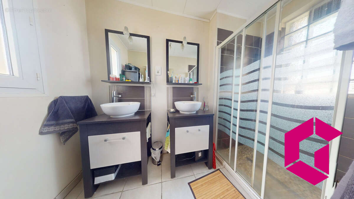 Maison à AUZAT-LA-COMBELLE