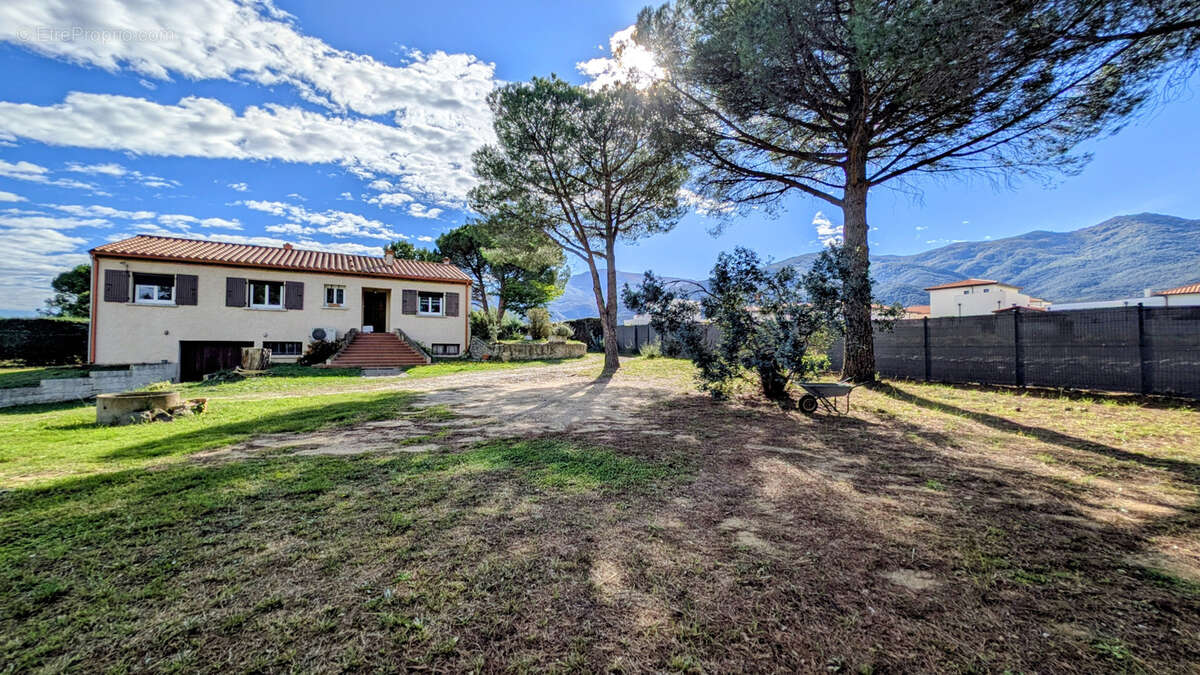 Maison à VILLELONGUE-DELS-MONTS