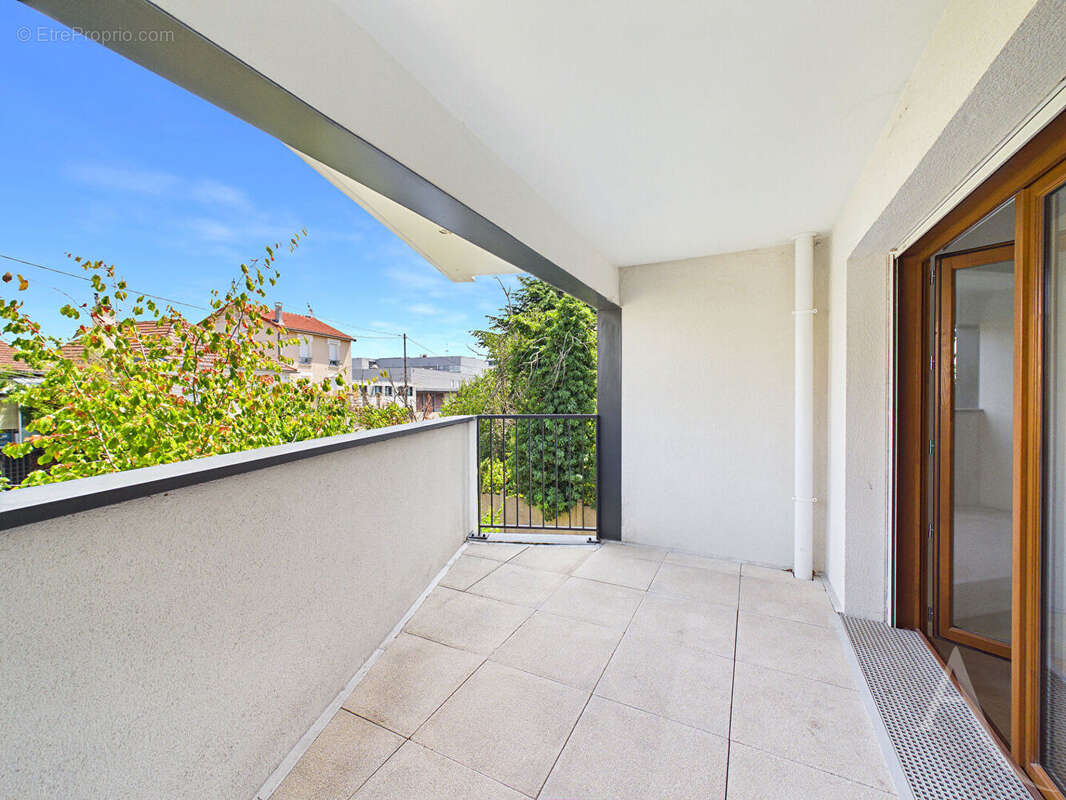 Montreuil - appart f2 42.21 m² - terrasse  7.70 m² - photo 2