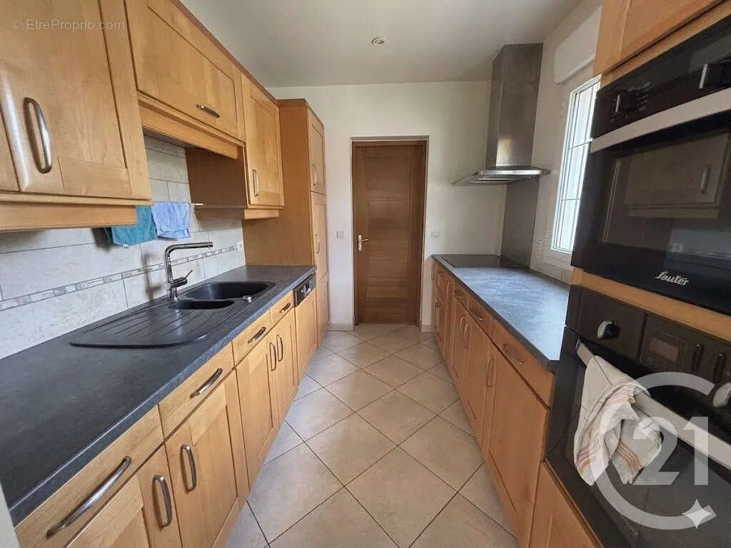 Maison 196 m² à Dammartin-En-Goele  - photo 2