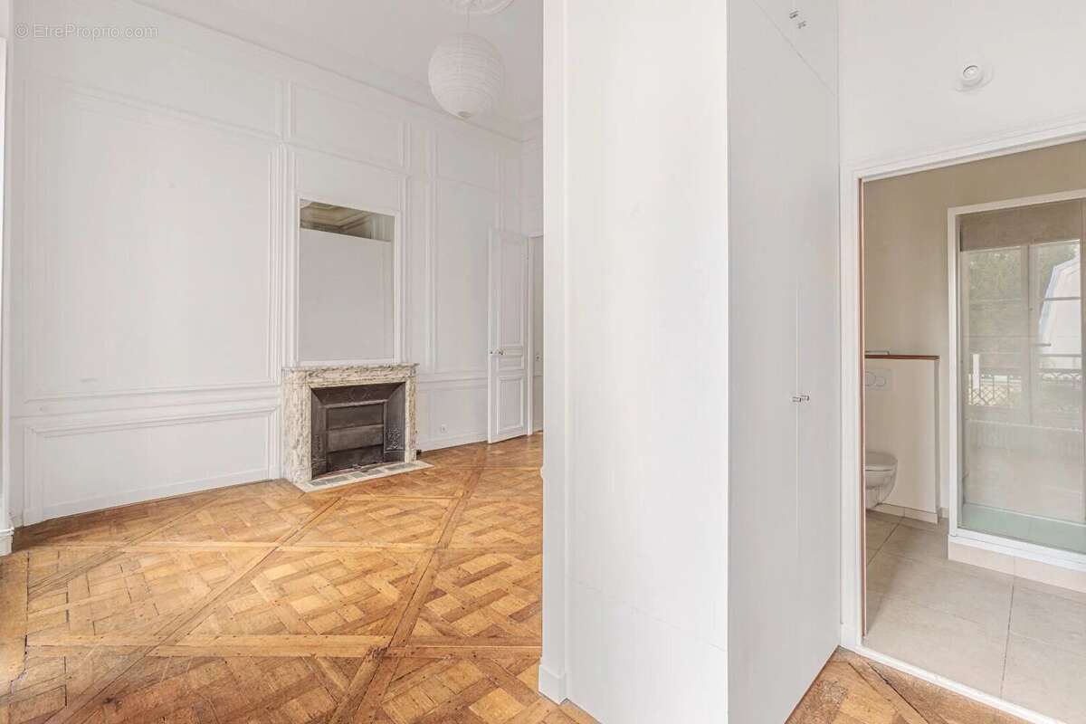 Appartement 131 m² à Paris-7e  - photo 8