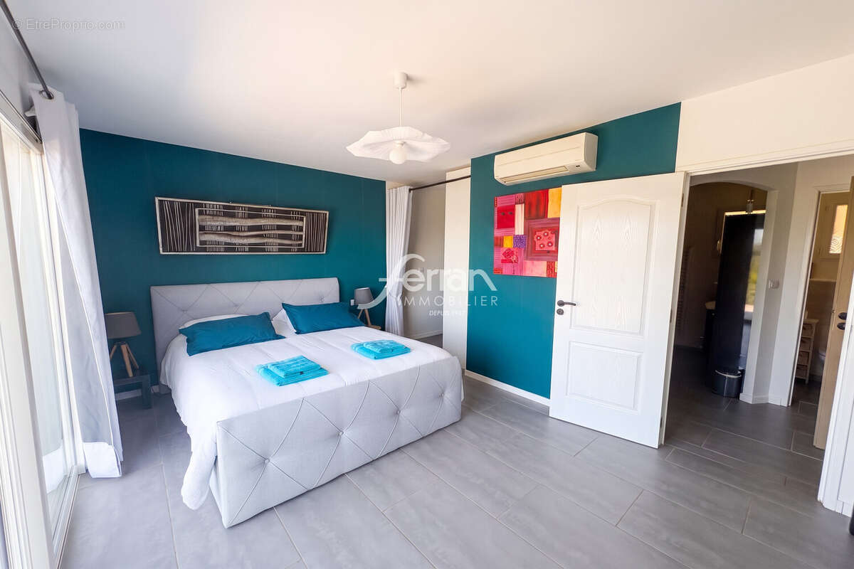 Maison 170 m² à Callas  - photo 9