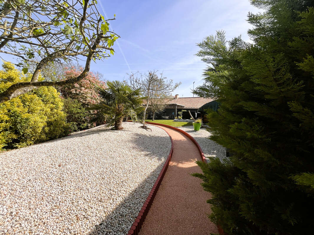 Maison à SAINT-JULIEN-DES-LANDES
