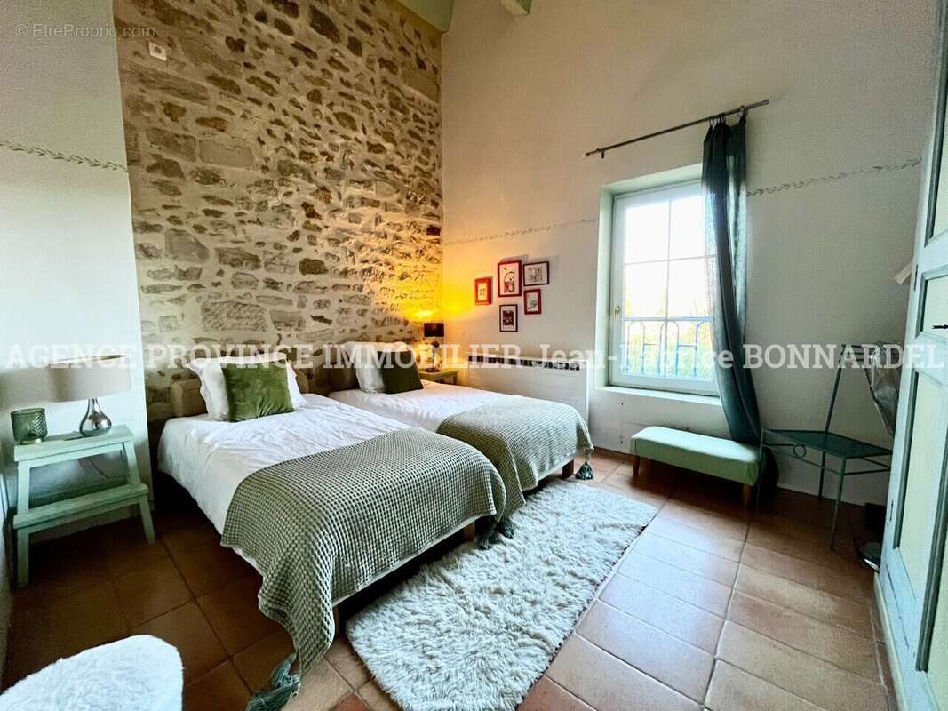 Maison à SUZE-LA-ROUSSE