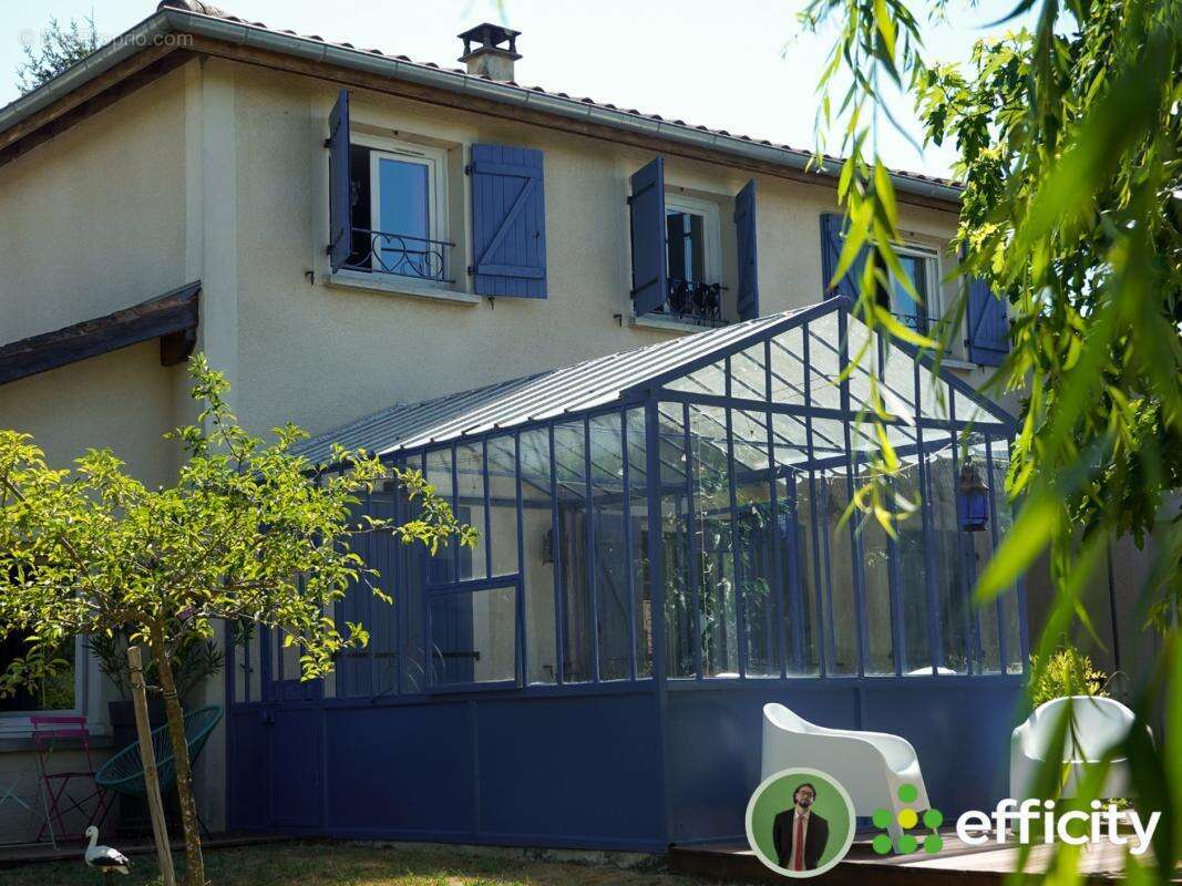 Maison 230 m² à Montmerle-Sur-Saone  - photo 2